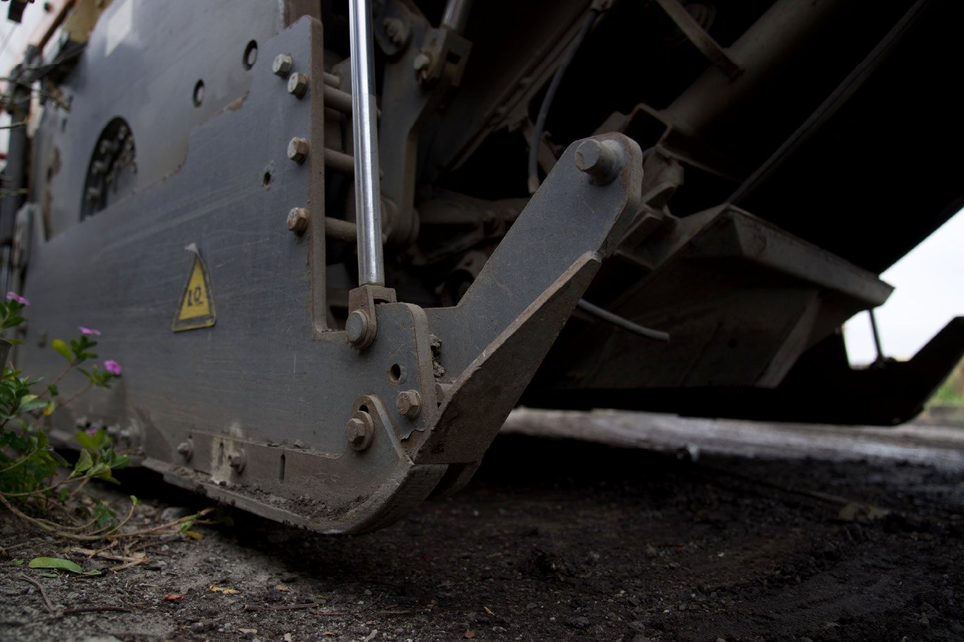 How Each Milling System Part Influences Cold Milling Results (Road Milling- Asphalt Milling - Cold Milling Machine)_Protector Skid