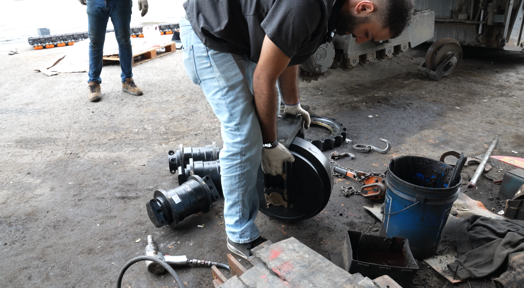 Undercarriage Parts Replacing