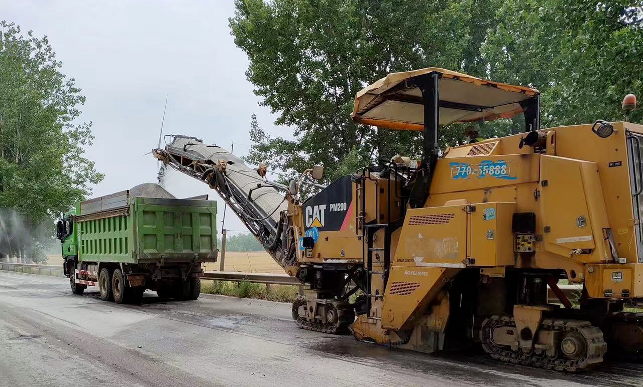 Why “Leftover Millings” Happen—and What They Really Cost (Asphalt Milling Drum Discharge Capacity Analyze)_Discharging well